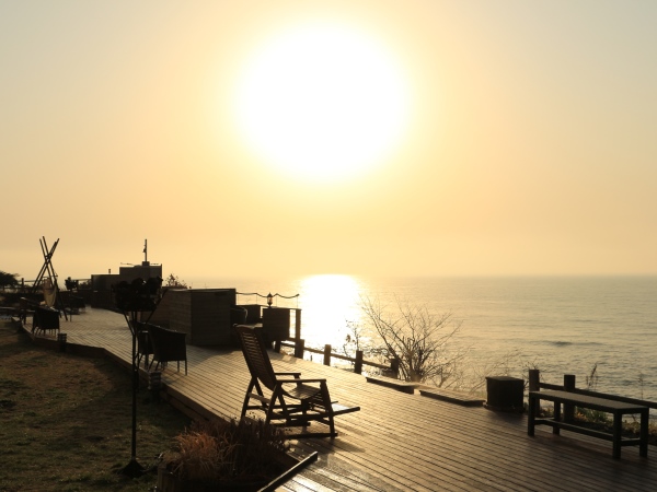 海の別邸ふる川から見える今日の朝日～平成27年04月18日