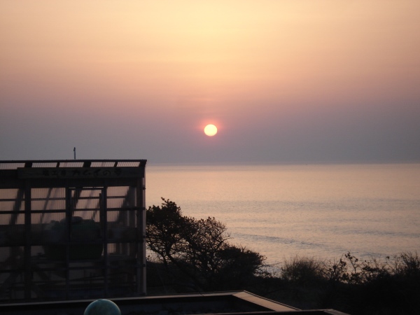 海の別邸ふる川から見える今日の朝日～平成27年05月02日