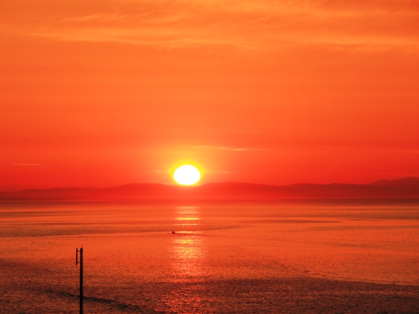 海の別邸ふる川から見える今日の朝日～平成27年05月18日