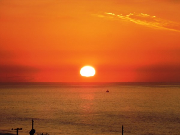 海の別邸ふる川から見える今日の朝日～平成27年07月17日