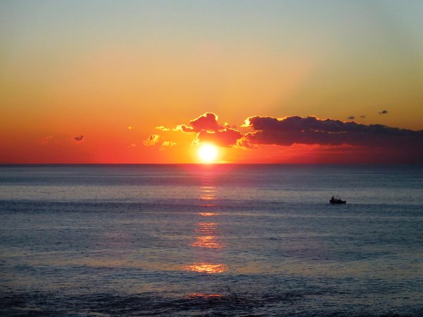 海の別邸ふる川から見える今日の朝日～平成27年10月22日