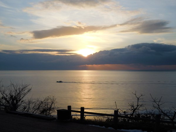 海の別邸ふる川から見える今日の朝日～平成28年2月4日