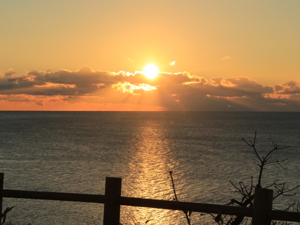 海の別邸ふる川から見える今日の朝日～平成28年2月7日