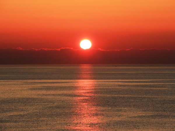 海の別邸ふる川から見える今日の朝日～平成28年4月1日