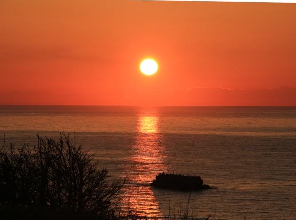 海の別邸ふる川から見える今日の朝日～平成28年4月27日