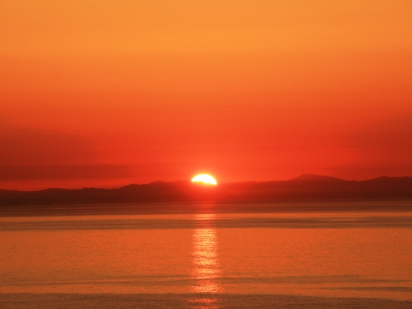 海の別邸ふる川から見える今日の朝日～平成28年5月02日