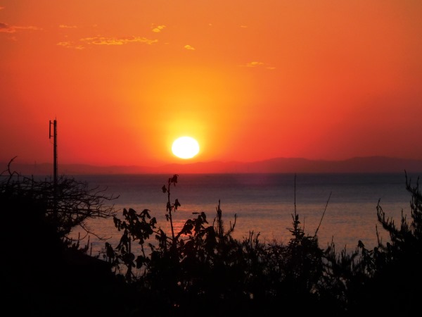 海の別邸ふる川から見える今日の朝日～平成28年5月28日