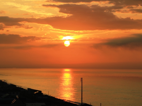 海の別邸ふる川から見える今日の朝日～平成28年6月28日